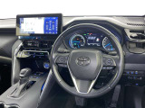 運転席まわりです。 各操作スイッチは使いやすい位置に配置されてます。