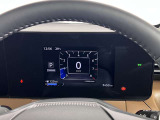 シンプルで見やすいデジタルスピードメーターと車両設定や色々な情報を表示できるアドバンスドドライブアシストディスプレイです。