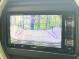 【バックカメラ】駐車時に後方がリアルタイム映像で確認できます。大型商業施設や立体駐車場での駐車時や、夜間のバック時に大活躍!運転スキルに関わらず、今や必須となった装備のひとつです!
