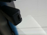 安心装備ドライブレコーダーを装備しています。自車の走行状態を常に録画しています。