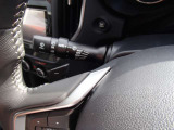 オートワイパースイッチ付き、AUTOに設定しておくと雨を感知して自動でワイパーが作動。とっても便利!。シフトダウンが簡単に操作できるパドルシフト(-)付き