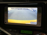 後方モニター表示でバック時の障害物もしっかり見えます!