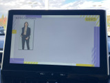 テレビ番組を画面で楽しめる装備です。目的地に着いて停車している間の待ち時間も、映像を見ながら過ごせます。画面を使った視聴で、車内でのひとときに便利です。