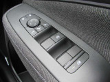 全席パワーウィンドウスイッチ★運転席はワンタッチで開閉可能です♪