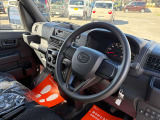 軽自動車は何よりその手軽さが魅力ですね。狭い道でもラクラクです。税金など維持費も抑えられるし、セカンドカーとしてもオススメのくるまです。