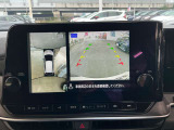 『アラウンドビューモニター』はスムーズな駐車と安全確認をサポートします。