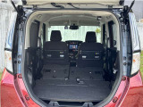リヤシートを前方にダイブイン格納させると、大きな荷物や丈の長いカーペットなども積載可能です。