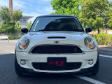ミニ クーパーSの印象的なフロントマスク。車種らしい表情をご覧ください。