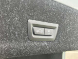 【トランクルーム】十分な容量を確保したトランクルーム。環境へ配慮したスペアタイヤ非搭載のBMW。その分、トランクスペースを有効活用できる様にしてあります。
