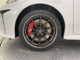 機敏さを引き立てる純正アルミ 225/40 R18 装着!