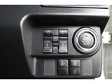 両側電動スライドドアはドアの直接操作以外にも運転席からのスイッチ操作やリモコン操作でも開閉が可能!狭い駐車場などでもドアの開閉が楽々・安心ですね!