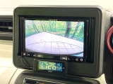 【バックカメラ】駐車時に後方がリアルタイム映像で確認できます。大型商業施設や立体駐車場での駐車時や、夜間のバック時に大活躍!運転スキルに関わらず、今や必須となった装備のひとつです!