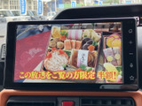 画面にはテレビ番組が表示され、停車中の休憩時間などに映像を視聴できます。タッチ画面で内容を確認しやすく、ちょっとした待ち時間にも活用いただけます。