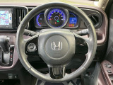 【純正革巻きステアリング】上質な革を使用することで、手にしっかり馴染みとても運転しやすいハンドルです♪