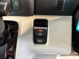 電子制御パーキングブレーキは信号待ちでも便利。いつもより運転がラクになるはずです。