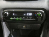 オートエアコン機能で、車内を自動的に、設定した温度に保ってくれます。