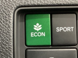 ★ECONスイッチ★ エコドライブを加速しよう!スイッチをONにすると、運転の仕方によるロスを抑え込み燃費をよくするようクルマが頑張ります(*^ー^*)燃費向上にチャレンジ♪