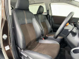 高いホールド性で運転姿勢が安定します。長距離ドライブでも疲れにくいのが魅力です。快適なドライビングライフをお送りください♪