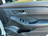 パーソナルドライビングポジションメモリーシステムにて運転席シートとドアミラーのポジションを2名分登録できます。
