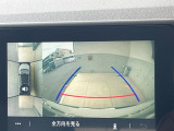●パノラミックビューモニター:専用のカメラにより、上から見下ろしたような視点で360度クルマの周囲を確認することができます☆死角部分も確認しやすく、狭い場所での切り返しや駐車もスムーズに行えます。
