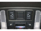 両側電動スライドドアはドアの直接操作以外にも運転席からのスイッチ操作やリモコン操作でも開閉が可能!狭い駐車場などでもドアの開閉が楽々・安心ですね!