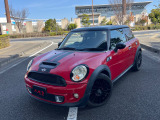 ミニ クーパーS。車種ならではの走行性能と個性的なデザインを楽しめる一台です。