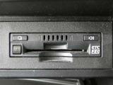 高速道路を賢く使うETC2.0装備です。高速道路とクルマが情報を連携して渋滞の迂回ルートや災害時の適切な誘導をしてくれたりします。