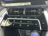 左右独立温度コントロールフルオートエアコンです。運転席、助手席それぞれで独立して温度設定ができます。冷え性の方が乗っても安心ですね♪