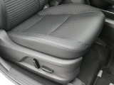 運転席はパワーシートになります。