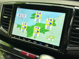 停車時には画面でテレビ番組を視聴でき、天気予報などの情報を確認する際にも便利です。地域ごとの予報が表示され、出発前の予定を考えるときに役立ちます。
