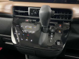 操作が簡単なシフトレバーですのでストレスなく運転が出来ますよ!
