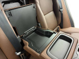 私たちは、お客様のこだわりに合った特別なお車をご提案します。ジースクエア=車のあるライフスタイルを演出するセレクトショップです。