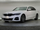 一目で伝わるBMW特有のスポーティーなプロポーションは、BMWの走行性能を生み出すのに欠かせない要因の一つです。細部まで拘りぬいたお車をぜひ一度ご覧ください!