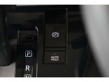 電動パーキングブレーキを搭載。スイッチ操作でパーキングブレーキを作動・解除することが可能ですので、操作の力が不要ですよ♪