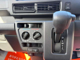 メンテナンスしてある記録簿付きの車両です。(取り扱い説明書&メンテナンスノート)新車購入時からの点検内容が記入してあります!おクルマに関してどんな細かい事でも気になる事があればお気軽にお電話ください!