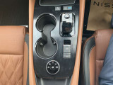 e-POWER車特有の、軽い操作感なシフトレバー。