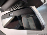 MINIではルームミラーの裏側にETCの車載器が内蔵されており、別途で車載器の購入必要なしで非常にスマート。皆様が驚かれるポイントのでもあります
