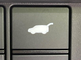 【パワーバックドア】スマートキーや運転席のボタンを押すだけでリアゲートが自動で開閉します!荷物を持っている時や、高い位置にあるバックドアを閉める際に便利な機能です♪