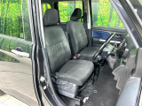 運転席シート廻りは使用感も少なく、良好な状態となっています。丁寧に使われていたことがよくわかりますね。