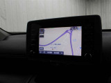 スマートフォンとの連携を可能にしたディスプレイオーディオにはナビキットを採用。AM/FM(ワイドFM対応)、Bluetooth/USB入力に対応しています。(T‐Connectは別途有料)