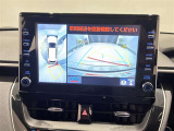 パノラミックビューモニター付きです。車両を上から見たような映像をディスプレイオーディオ画面に表示。運転席からの目視だけでは見にくい、車両周辺の状況をリアルタイムでしっかり確認できます。
