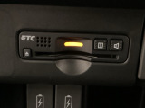 アクセサリーソケットの横にETCがついています。高速道路の料金所の通過も楽々です。カードの取り出しもしやすい場所についています。