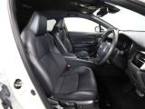 ゆったり室内で運転もしやすいです♪使い勝手の良い配置も考えられています!!
