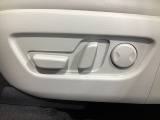 こちらのグレードは助手席にもパワーシートを装備しております!運転席同様お好みで調整が可能です!
