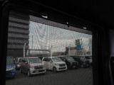 2列目左右には日差しを和らげるサンシェードが装備されてます。熱い季節にはありがたいですね!