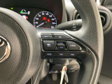 前方の車との車間を設定し、スピードを上げたり緩めたりを自動で行ってくれる追尾式の「レーダークルーズ」。上級装備の一つです!高級車にしかつかない嬉しい機能です。