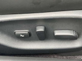 運転席パワーシート(スライド、リクライニング、リフター、サイサポート)、シートバックサイドサポート、サイサポートエクステンション
