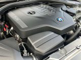 【BMWエンジン】革新的なガソリン・エンジン・テクノロジーによる高性能かつ高効率。レスポンスの良いパワーを発揮。常にスムーズな吸気を実現しアクセル開度にダイレクトに反応しドライビングを楽しく演出。