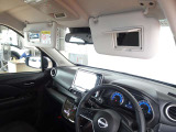 運転席・助手席ともにバニティミラーがあり身だしなみチェックに役立ちます。