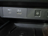 USB電源ポート(Type-A/Type-C)搭載!幅広いデバイスの充電に対応した便利な装備です。